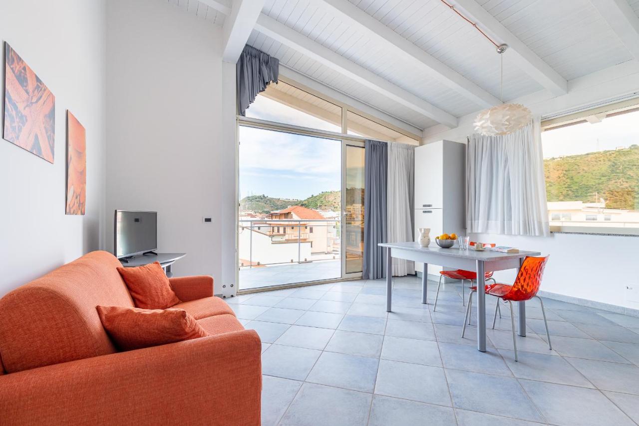 Terraces D'Orlando - Family Apartments With Sea View And Pool Capo dʼOrlando المظهر الخارجي الصورة