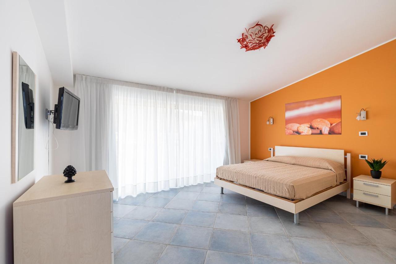 Terraces D'Orlando - Family Apartments With Sea View And Pool Capo dʼOrlando المظهر الخارجي الصورة