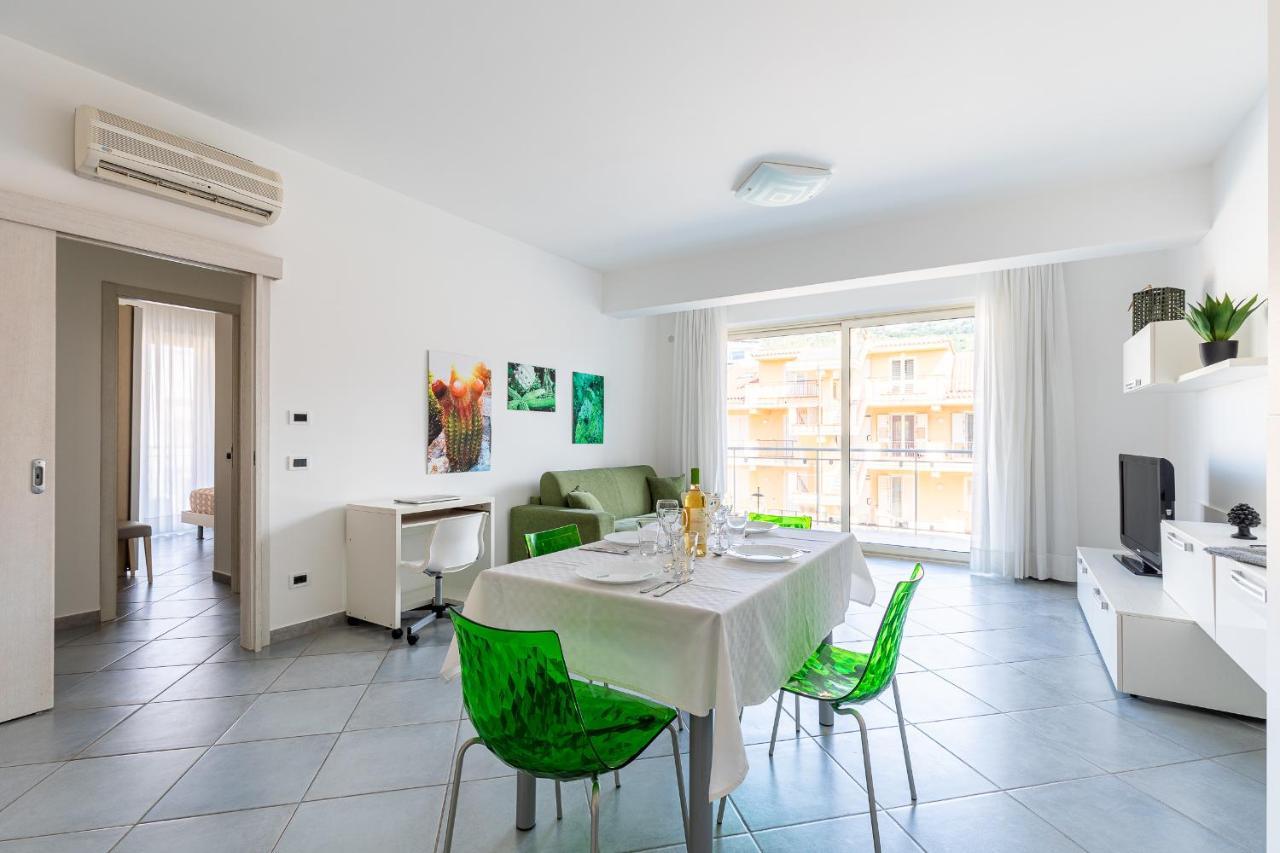 Terraces D'Orlando - Family Apartments With Sea View And Pool Capo dʼOrlando المظهر الخارجي الصورة