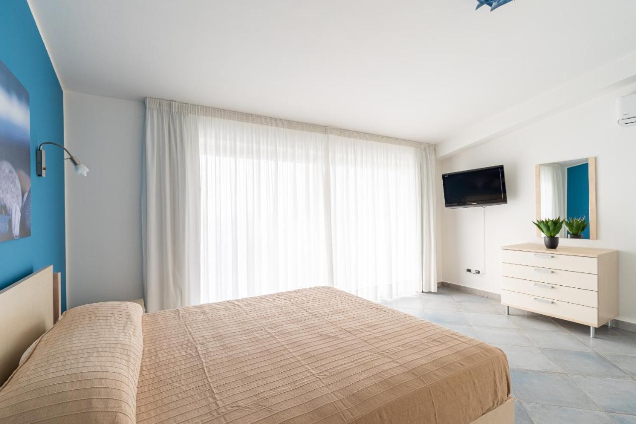 Terraces D'Orlando - Family Apartments With Sea View And Pool Capo dʼOrlando المظهر الخارجي الصورة