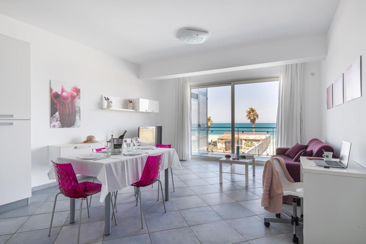 Terraces D'Orlando - Family Apartments With Sea View And Pool Capo dʼOrlando المظهر الخارجي الصورة